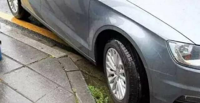 怎样尽量减少右前轮和保险杠被刮花?