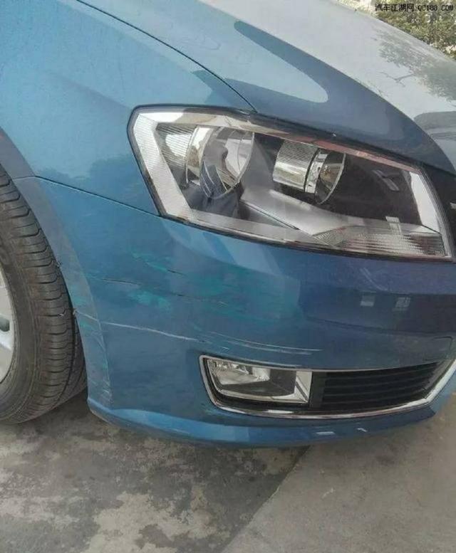 怎样尽量减少右前轮和保险杠被刮花?