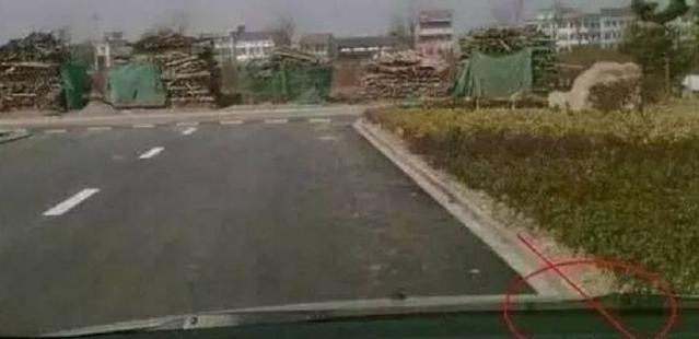 怎样尽量减少右前轮和保险杠被刮花?