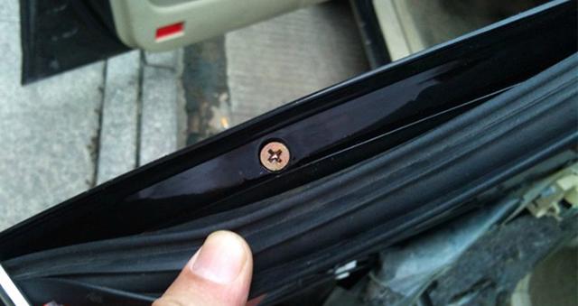 更换汽车车身玻璃件的更换方法和步骤