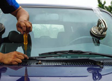 更换汽车车身玻璃件的更换方法和步骤