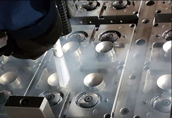 干冰清洗模具步骤