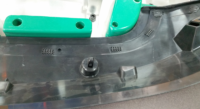 汽车塑料件拼接穿刺图片