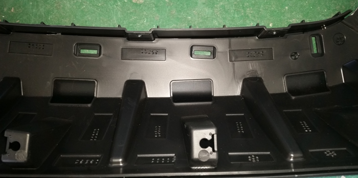 汽车塑料件拼接穿刺图片