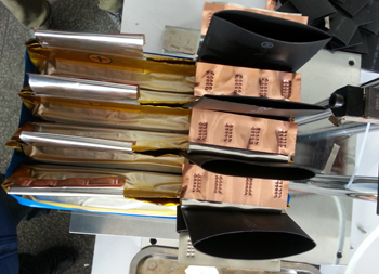 锂电池正负极片热压图片