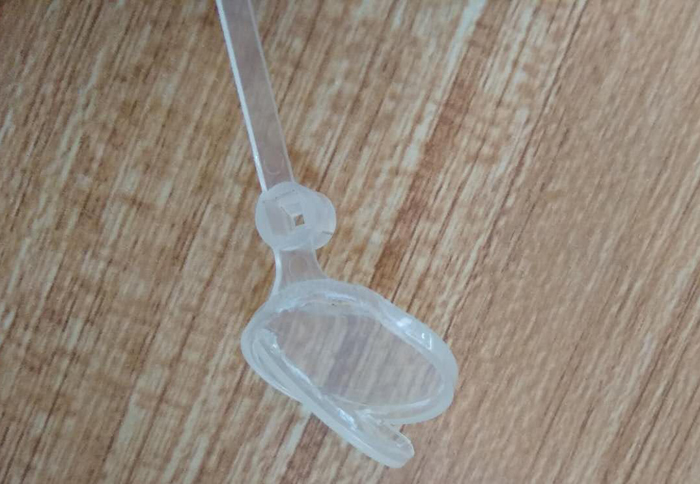 二维码鸡脚环热压成型撕拉效果图