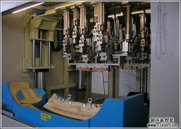 汽车保险杠焊接机