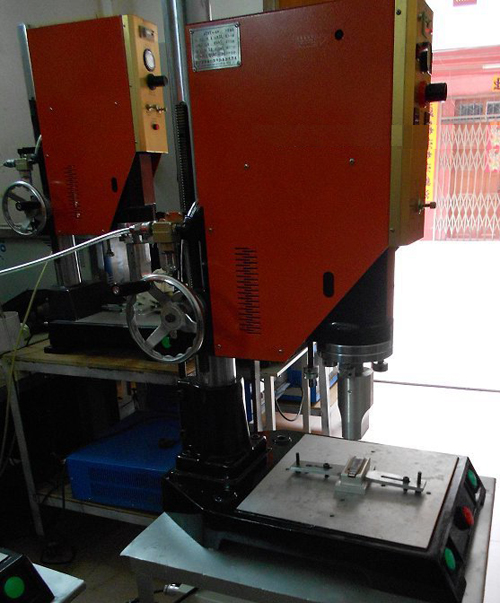 车载u盘超声波焊接机