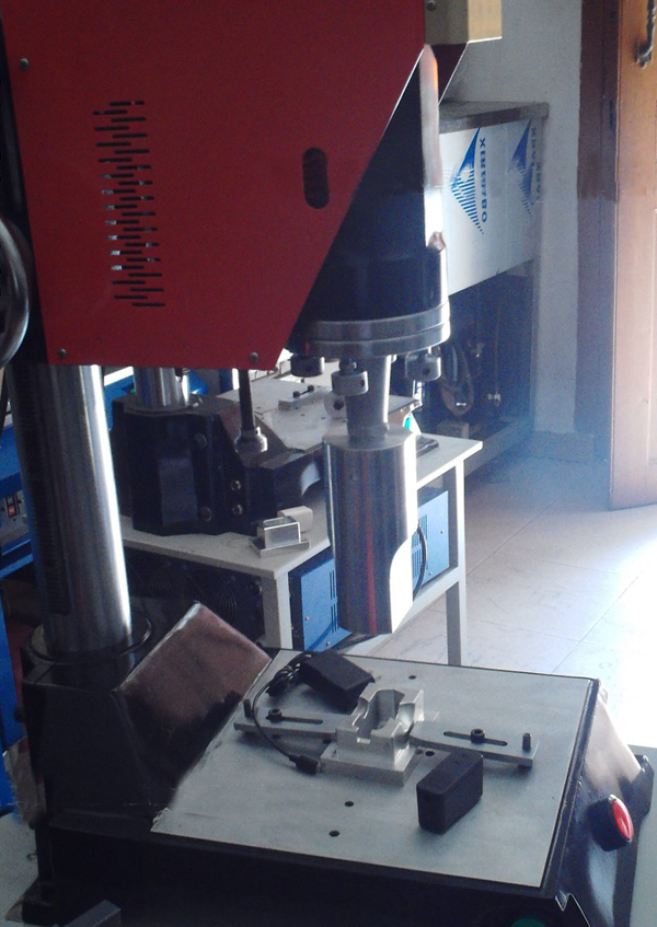 手机充电器焊接机