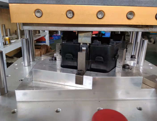 多点热熔铆焊机