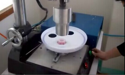 润滑油桶盖焊接机