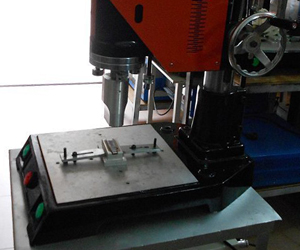 USB插接头超声波焊接机